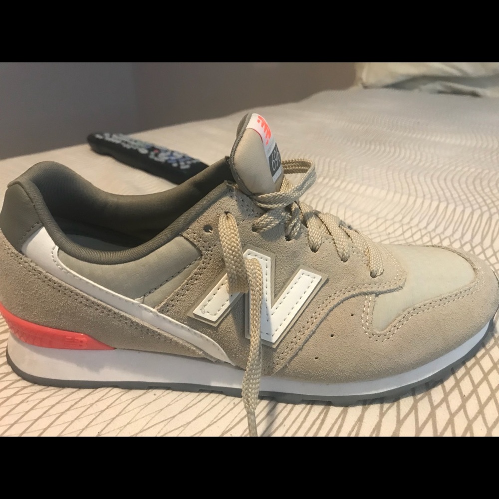 New Balance 696 sneakers sz 8